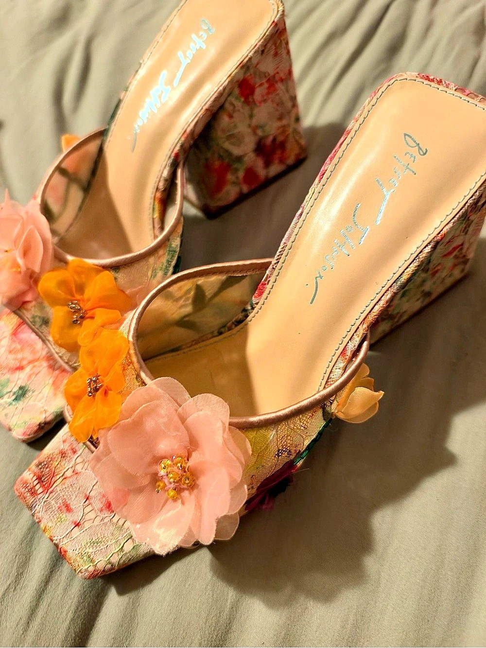 New never used Betsy Johnson